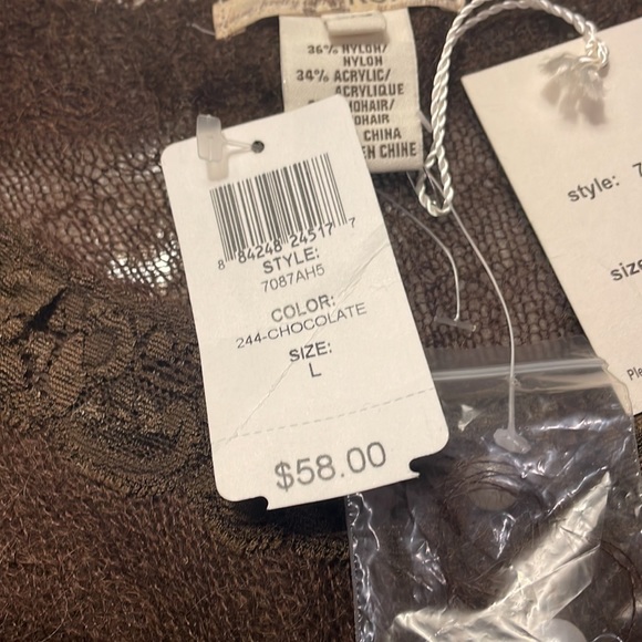 Kenzie Women’s short sweater size Large - Picture 9 of 9